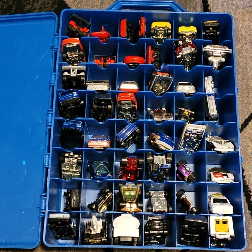2001 - Hot Wheels 48 car carry case PRICE FIRM